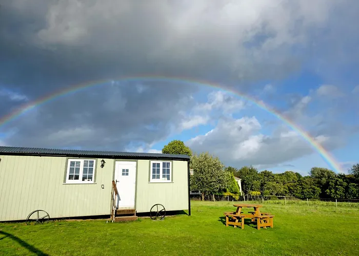 Cwtch Glamping Shepherds Huts